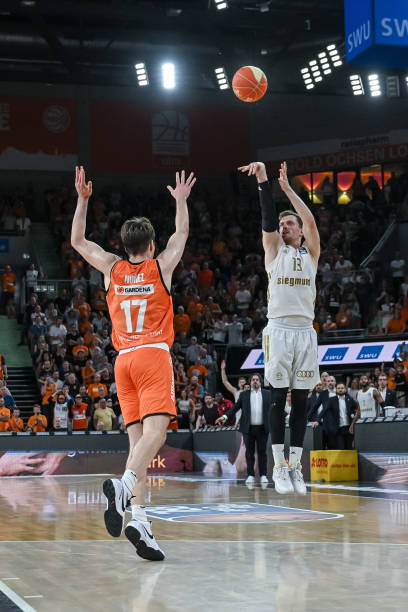 通过改变比 通过改变比