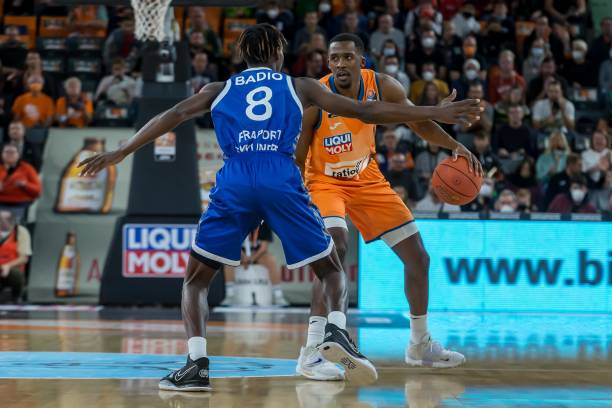 队注入新鲜 队注入新鲜